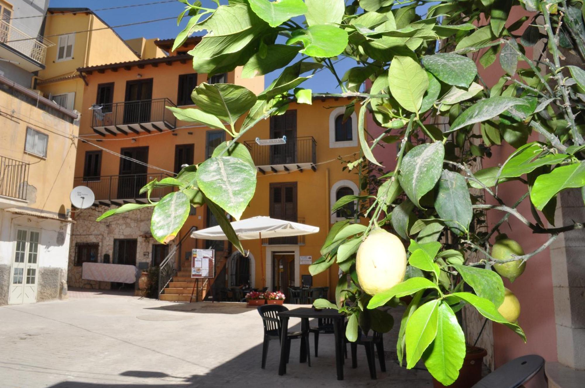 Case Albergo Al Cortiletto Licata Exteriör bild